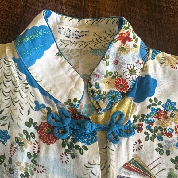 Vintage Japanese Print Top with Mandarin Collar and Frog Closures, Size M - Picture 3 of 11